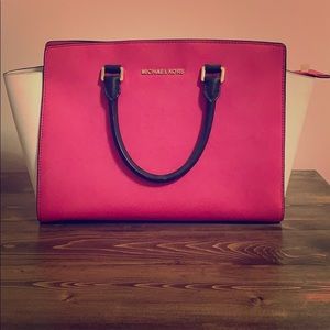 Alessa Medium Micheal Kors Handbag
